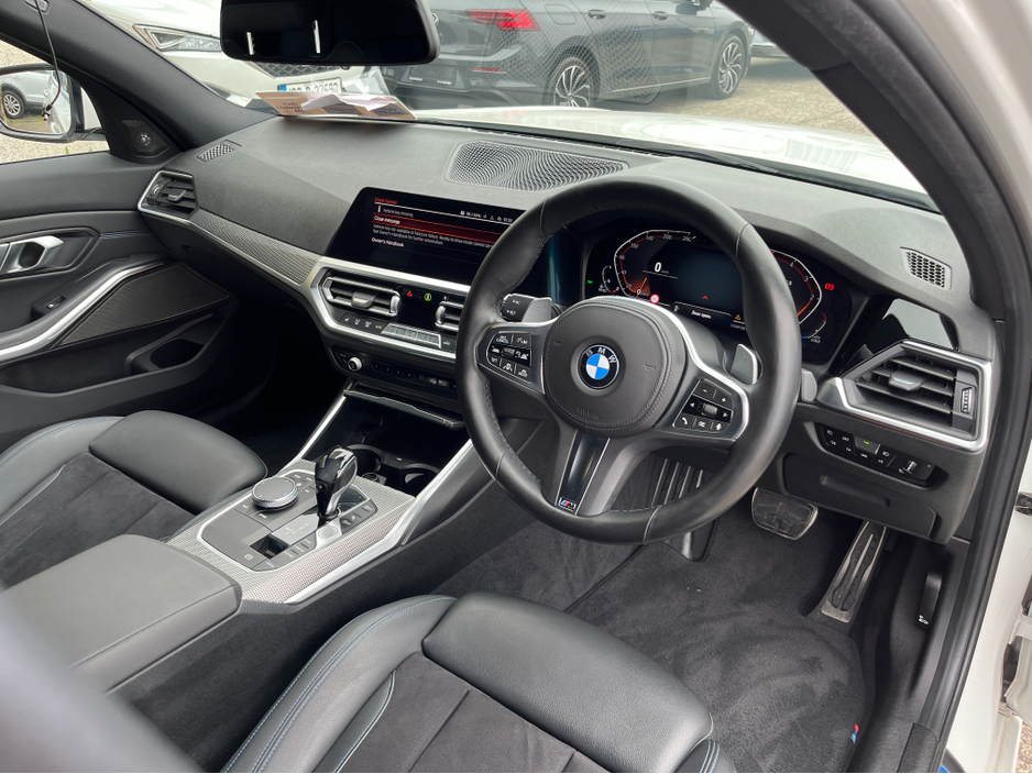 2021 BMW 3 Series - image 17