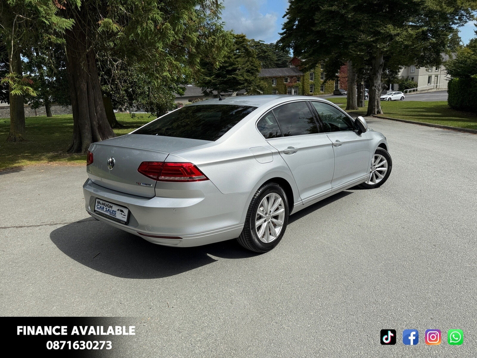 2016 Volkswagen Passat - image 12