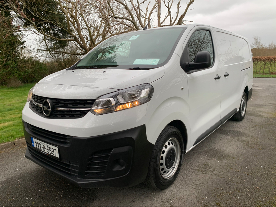2022 Opel Vivaro - image 8