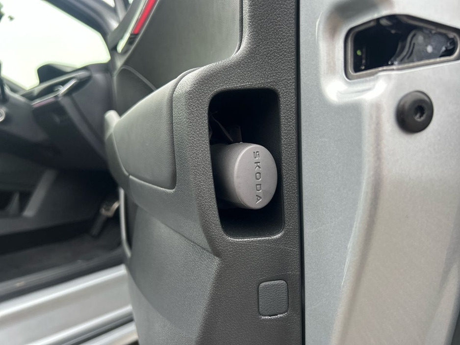 2025 Skoda Enyaq - image 15