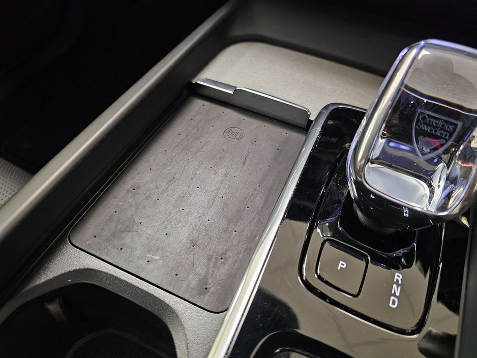 2025 Volvo XC60 - image 16