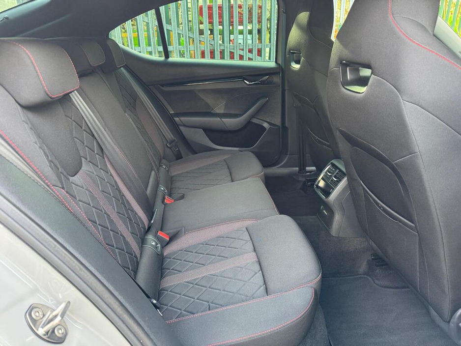 2021 Skoda Octavia - image 7