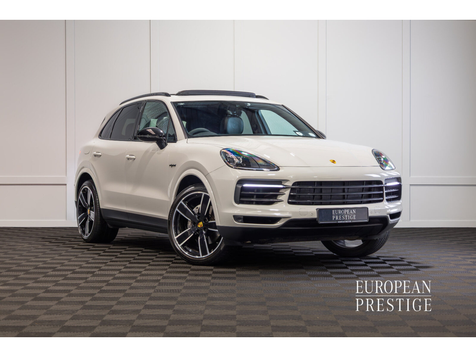 2022 Porsche Cayenne  €59,999