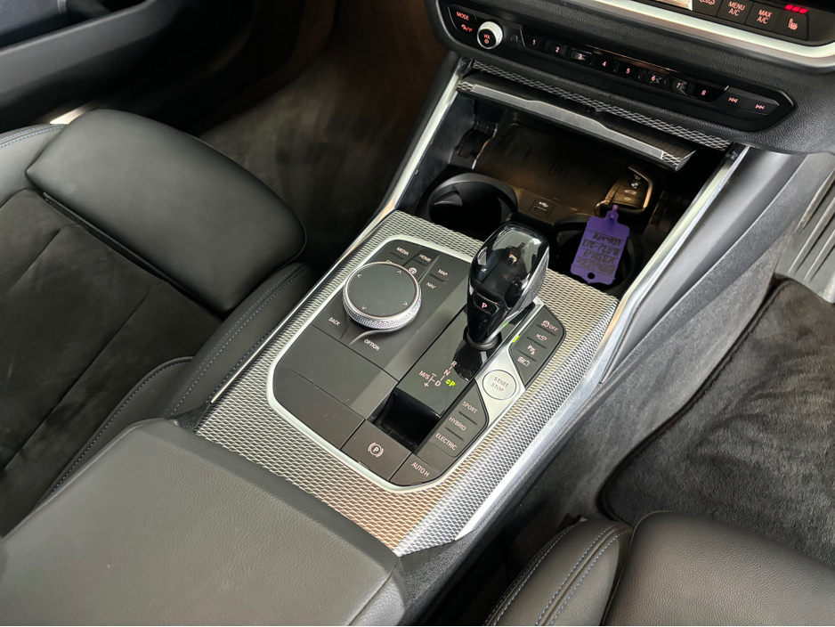 2021 BMW 3 Series - image 10