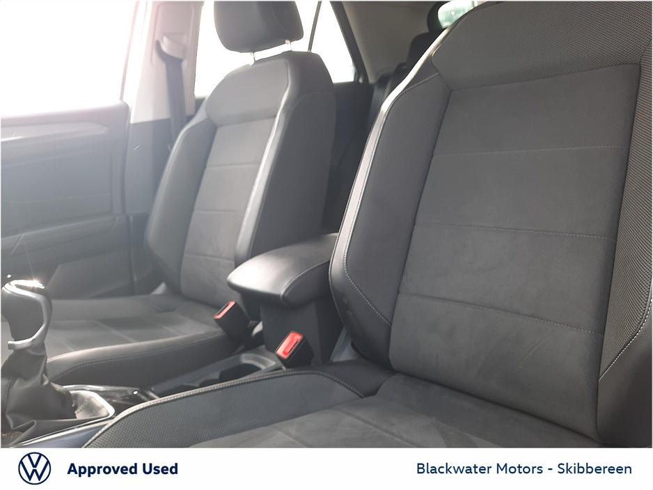 2022 Volkswagen T-Roc - image 4