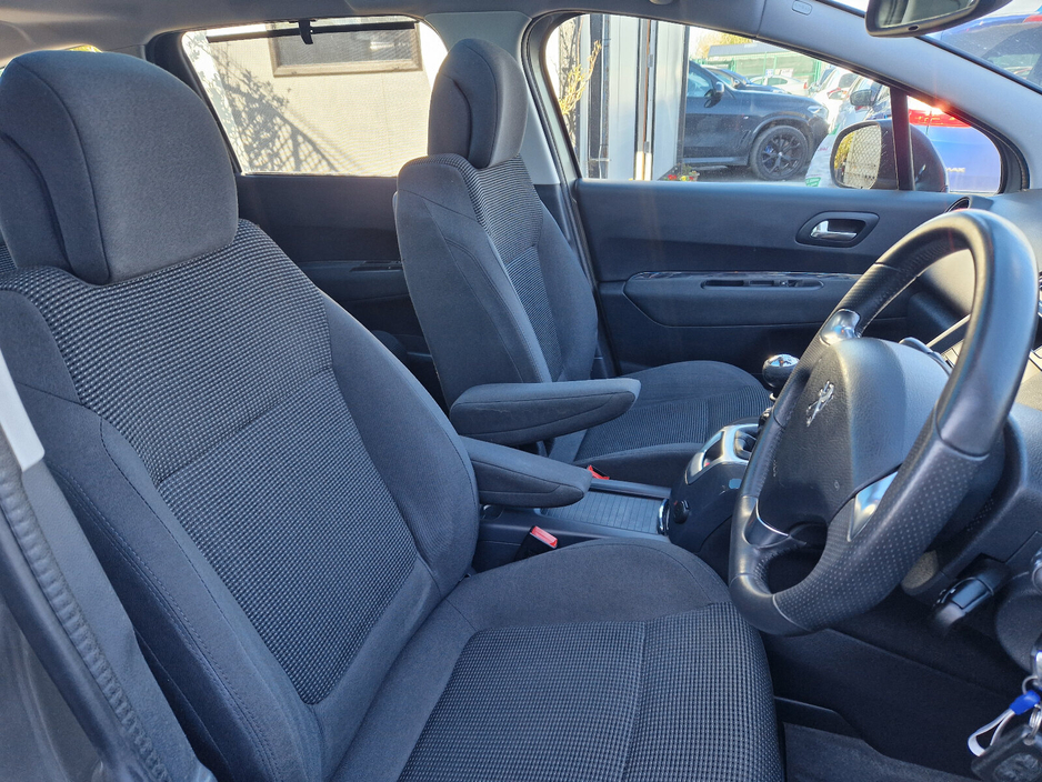 2016 Peugeot 5008 - image 12