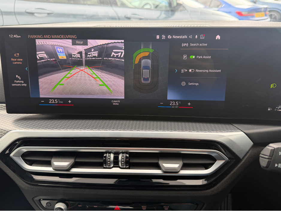 2023 BMW 3 Series - image 18