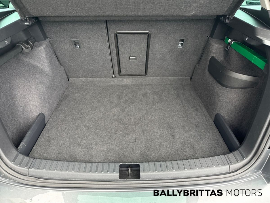 2023 Skoda Karoq - image 10