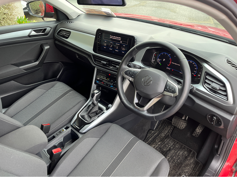 2023 Volkswagen T-Roc ACTIVE AUTOMATIC 1.5 PETROL //VERY LOW MILES//KEYLESS ENTRY//ADAPTIVE CRUISE CONTROL//BLIND SPOT WARNING// €29,950