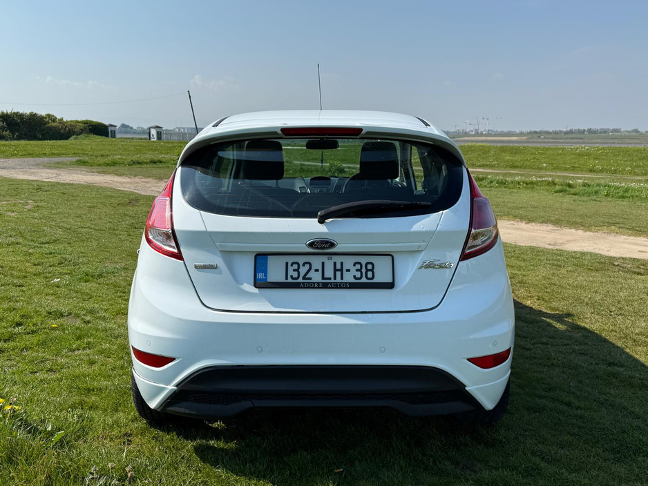 2013 Ford Fiesta - image 2