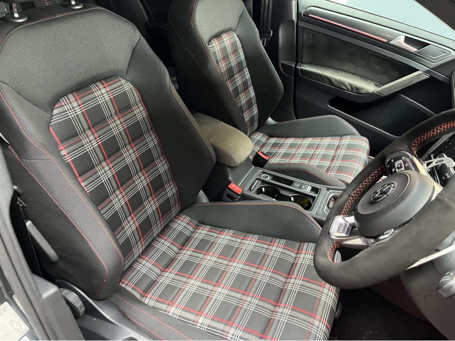 2018 Volkswagen Golf - image 10