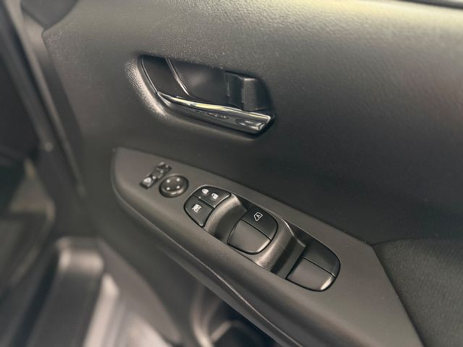 2021 Nissan Serena - image 14