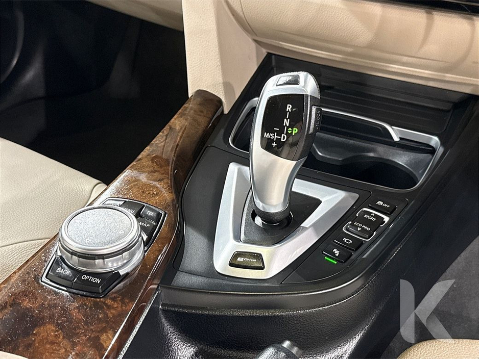 2016 BMW 3 Series - image 15