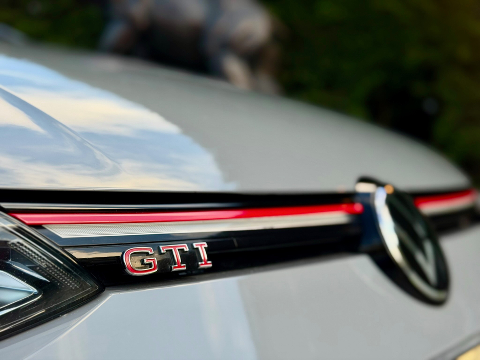 2021 Volkswagen Golf - image 9