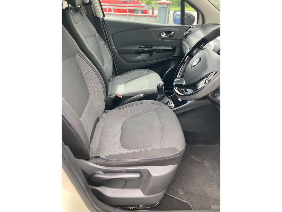 2015 Renault Captur - image 8