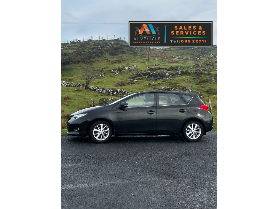 2015 Toyota Auris - image 11