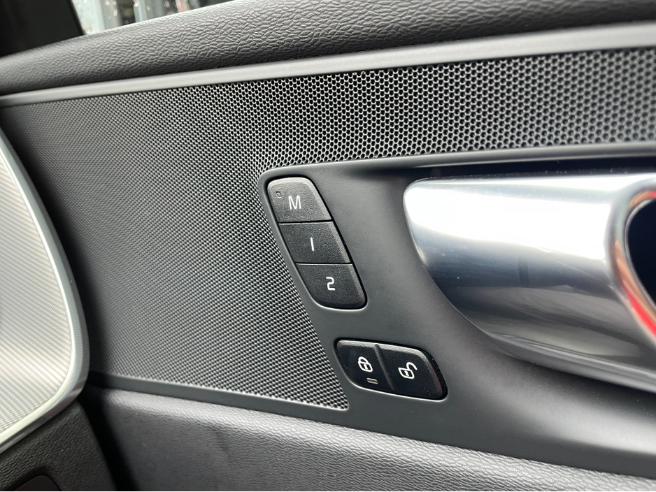 2023 Volvo XC60 - image 15