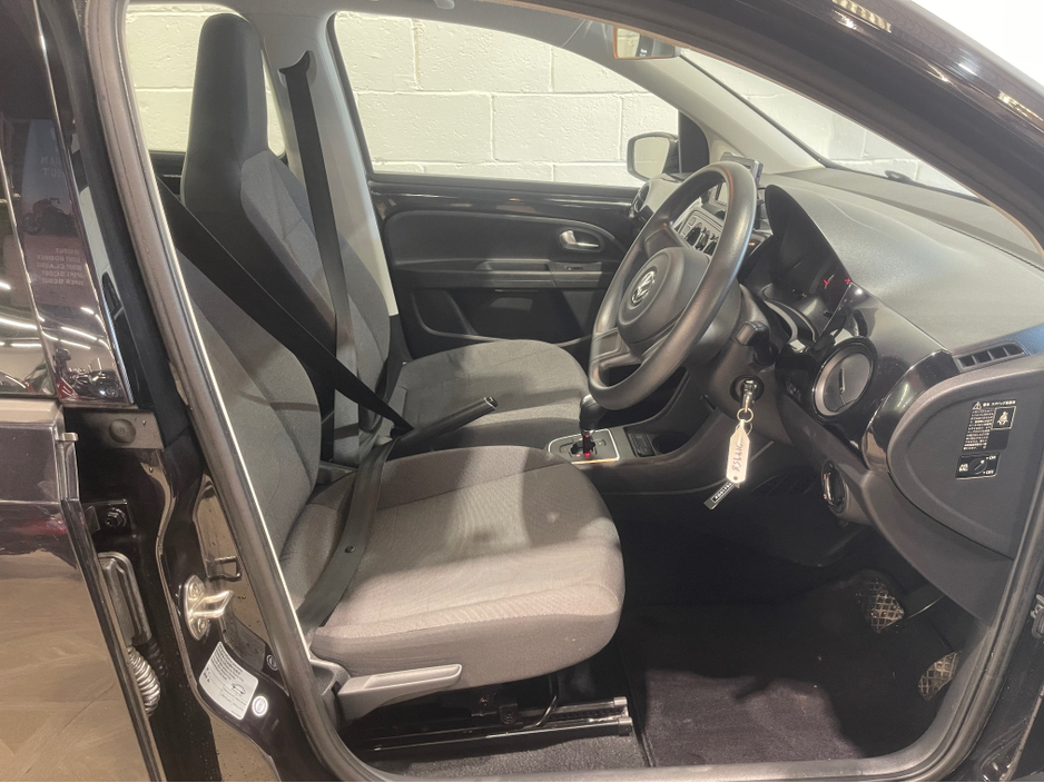 2014 Volkswagen up! - image 11