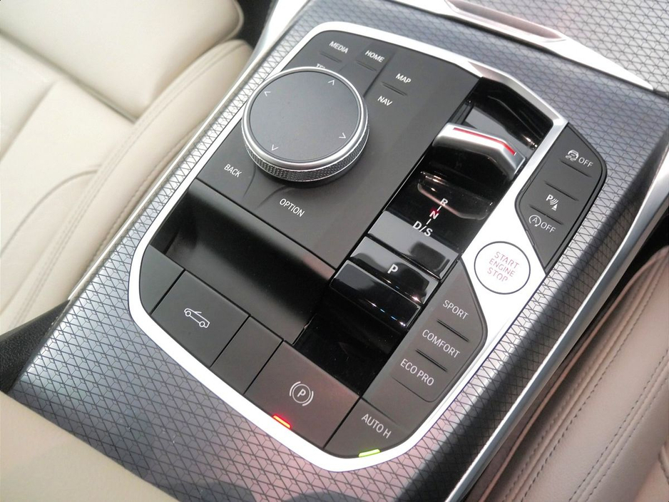 2025 BMW 4 Series - image 10