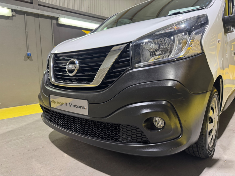 2020 Nissan NV300 - image 12