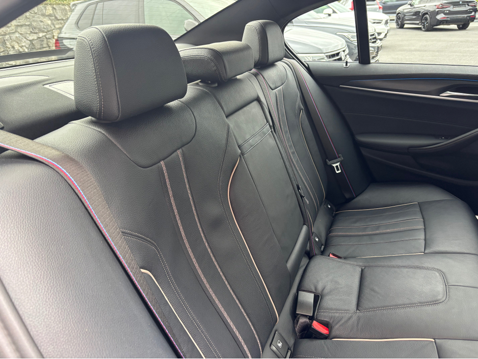 2022 BMW 5 Series - image 22