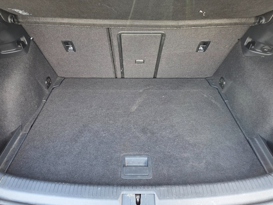 2016 Volkswagen Golf - image 13