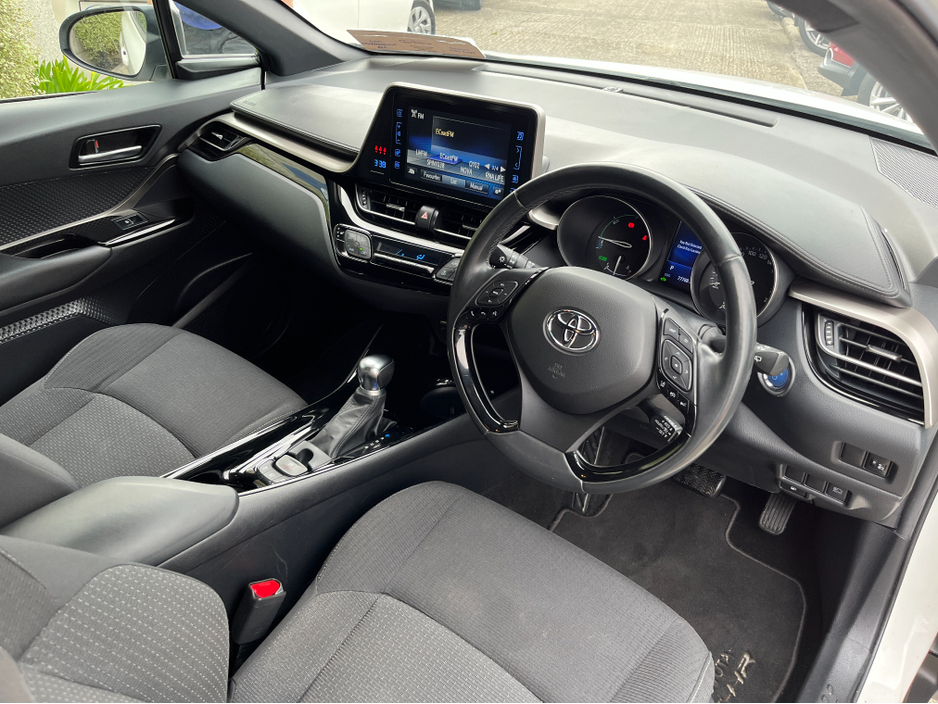 2020 Toyota C-HR HYBRID LUNA SPORT AUTOMATIC 1.8 PETROL //ADAPTIVE CRUISE CONTROL//KEYLESS ENTRY//REVERSE CAMERA//HEATED SEATS// €22,950