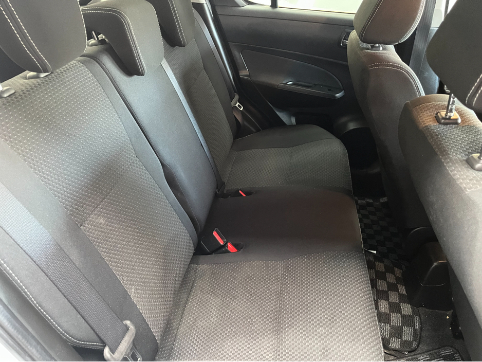 2014 Suzuki Swift - image 10