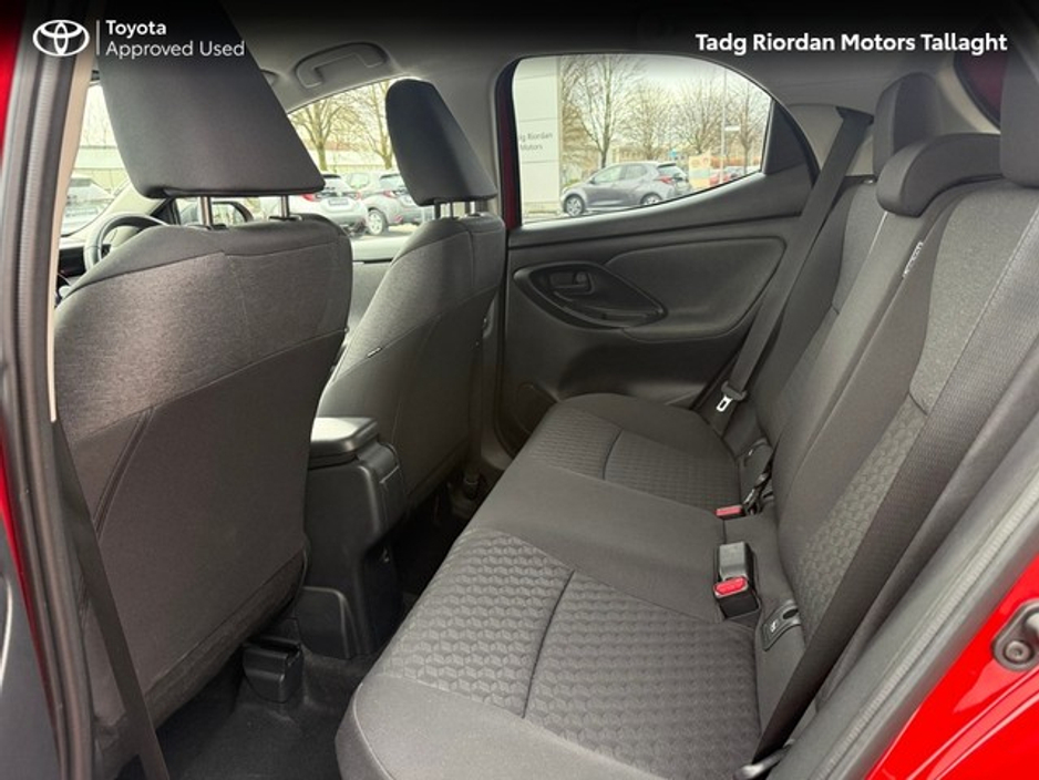 2022 Toyota Yaris - image 8
