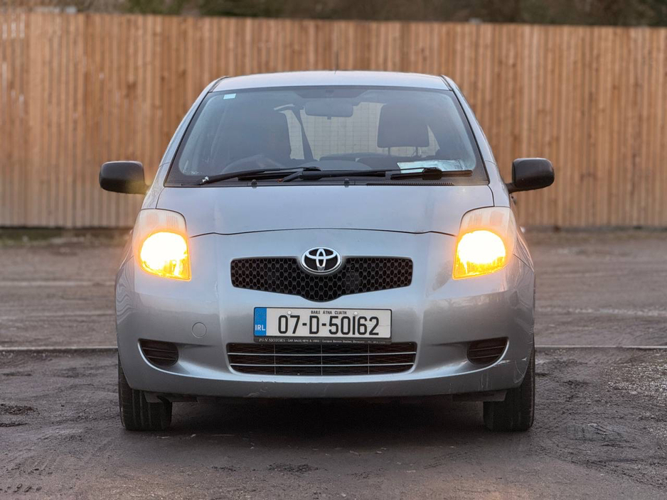 2007 Toyota Yaris - image 4