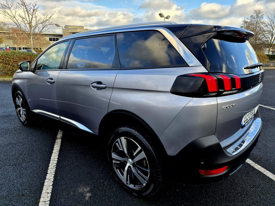 2023 Peugeot 5008  €29,999