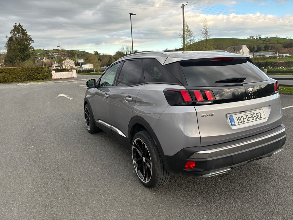 2019 Peugeot 3008 - image 5