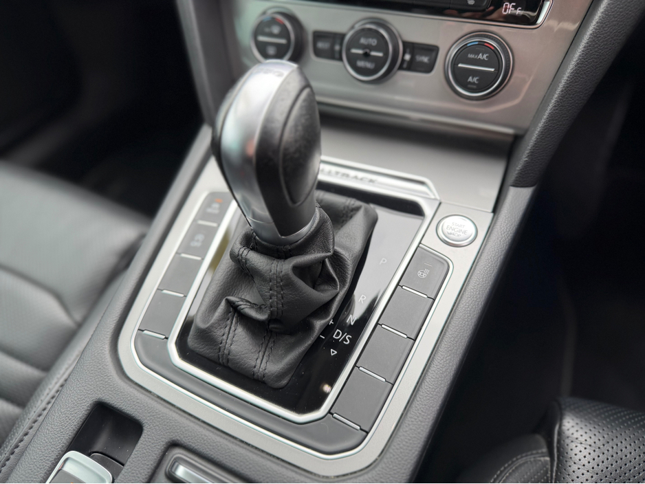 2020 Volkswagen Passat - image 27