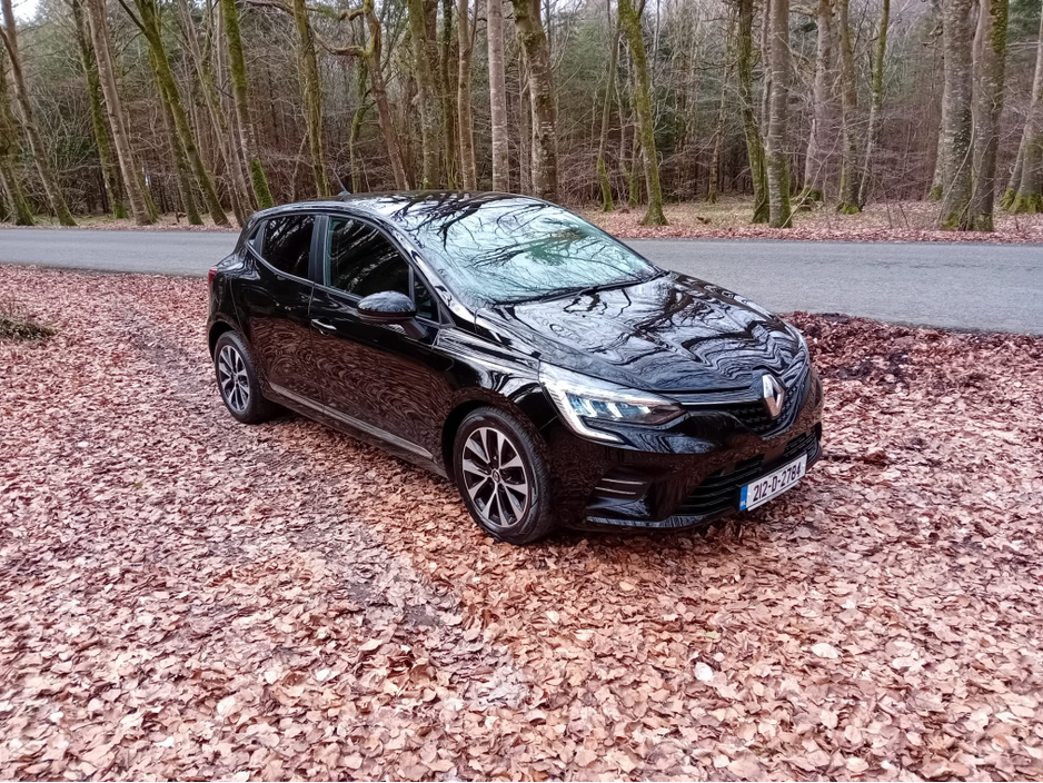 2021 Renault Clio - image 3