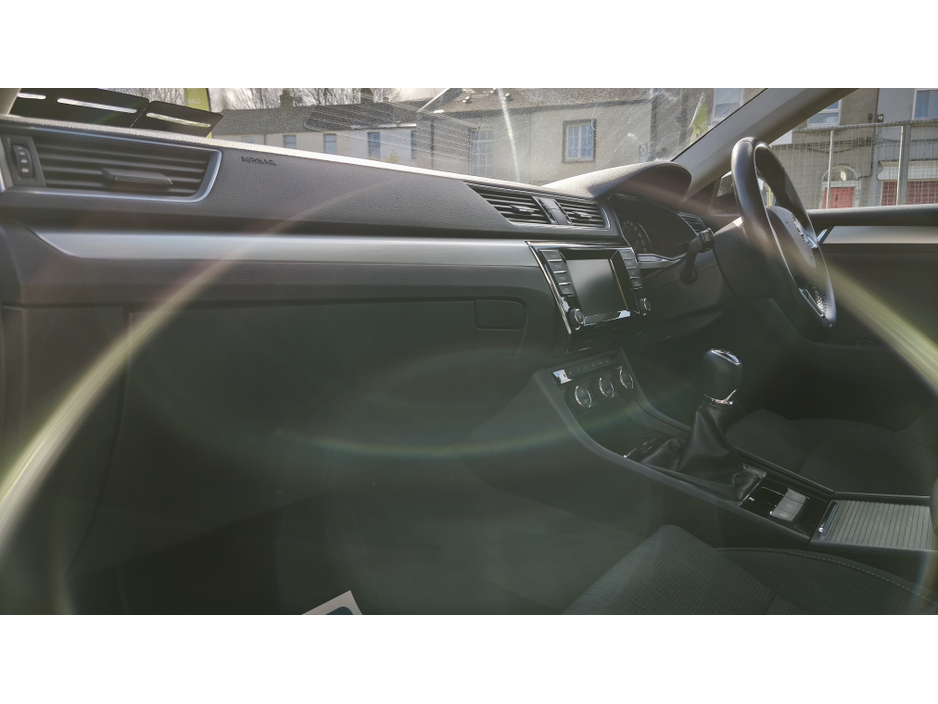 2015 Skoda Superb - image 19