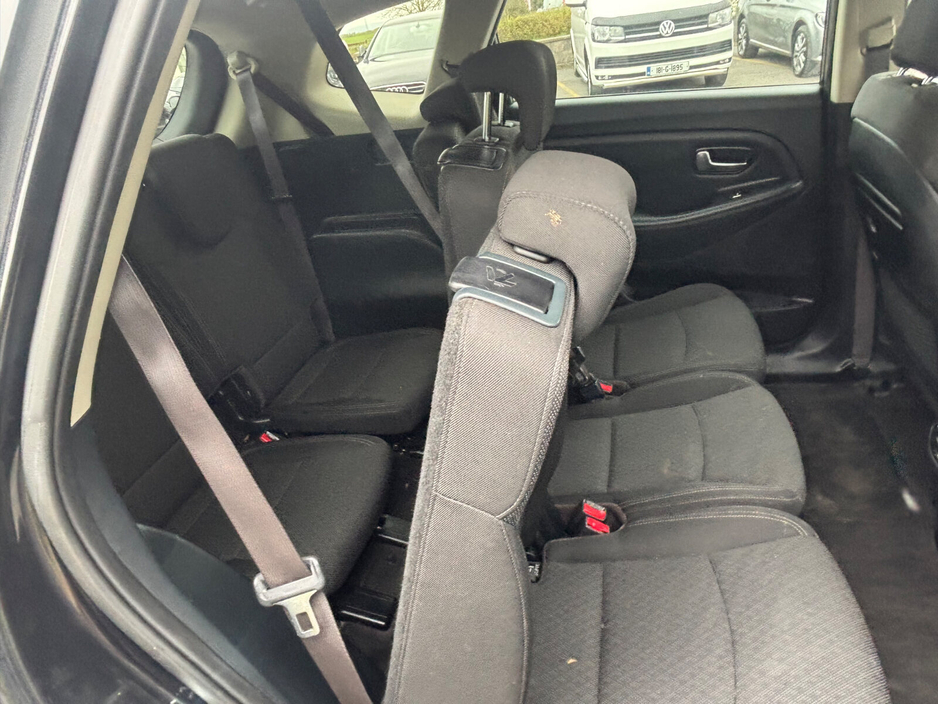 2018 Kia Carens - image 12