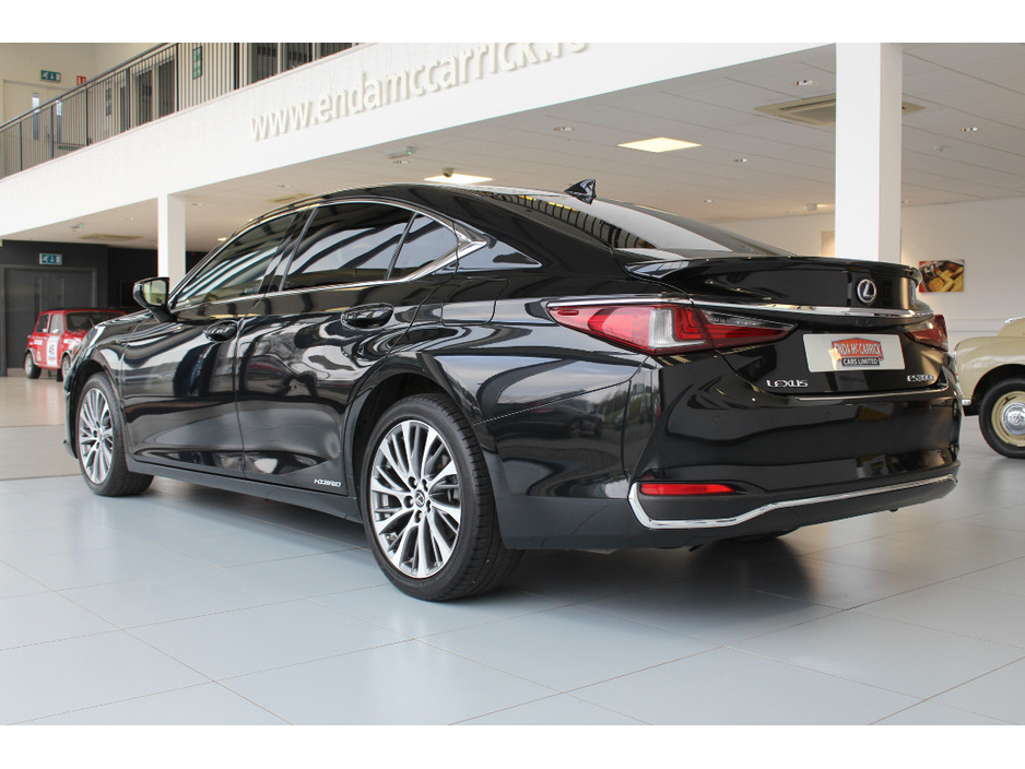 2021 Lexus ES 300 H - image 9