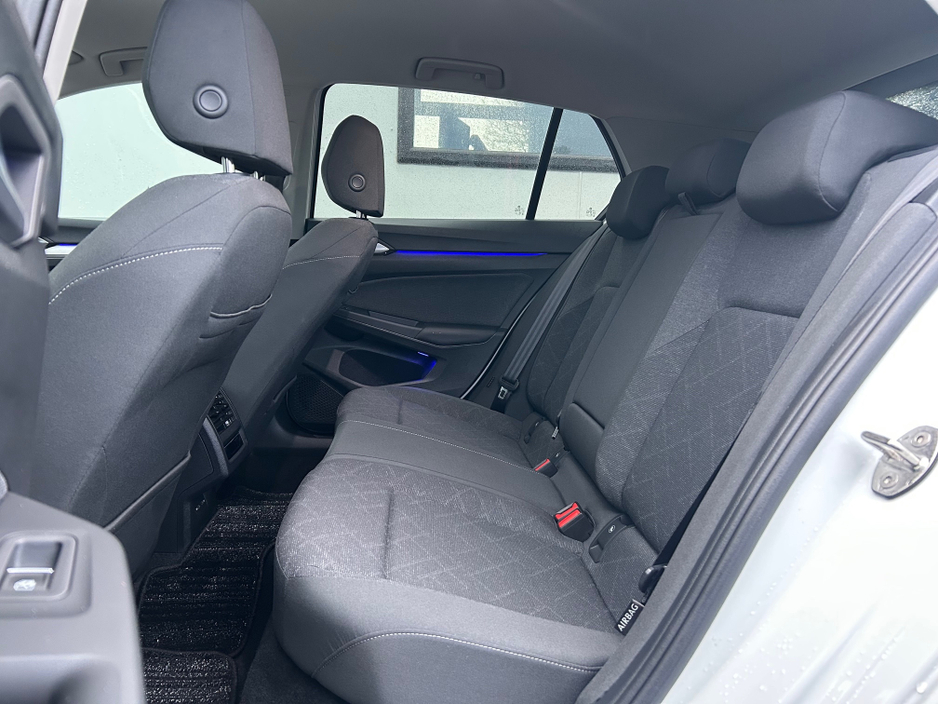 2024 Volkswagen Golf Volkswagen Golf Style DSG 2.0 TDI 2024 €30,950