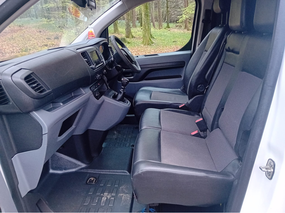 2019 Opel Vivaro - image 11