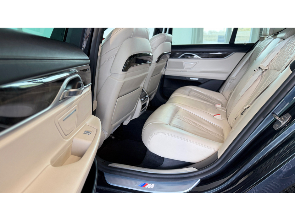 2018 BMW 7 Series - image 14