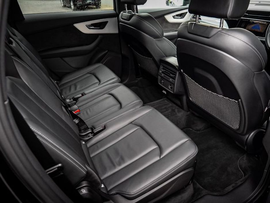 2021 Audi Q7 - image 9
