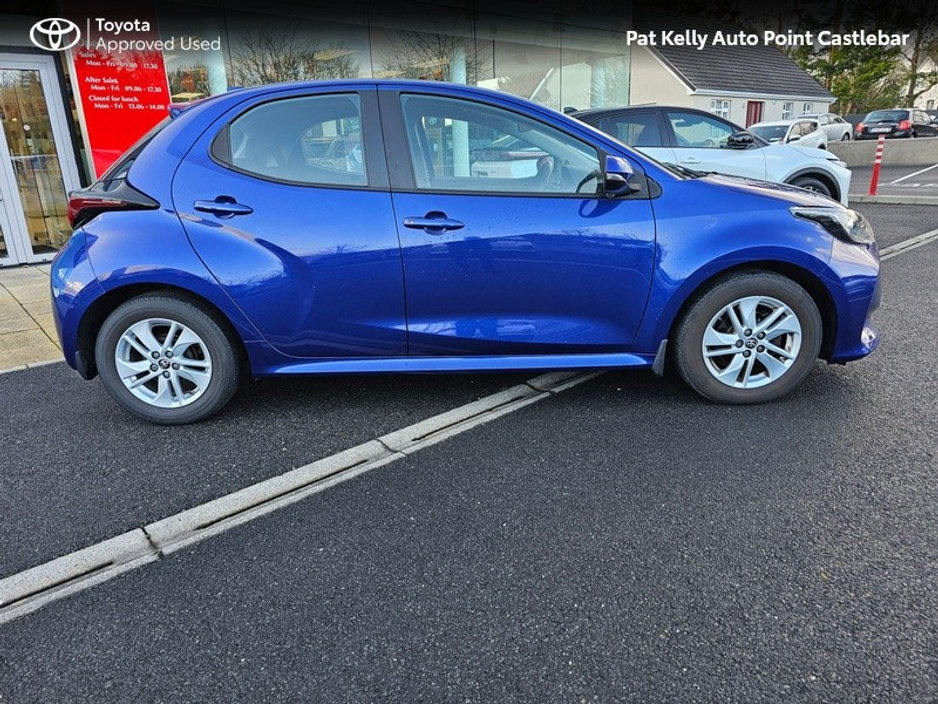 2023 Toyota Yaris - image 3