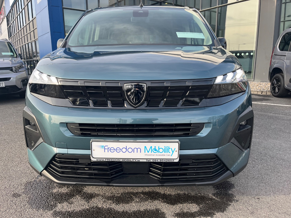 2025 Peugeot Rifter - image 2