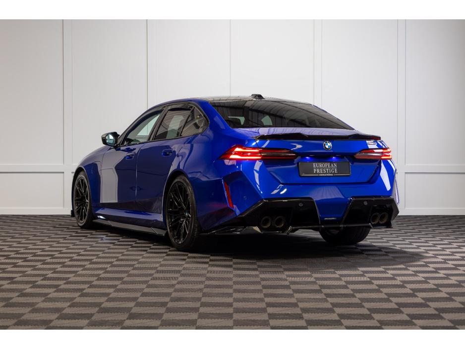 2025 BMW M5 - image 4