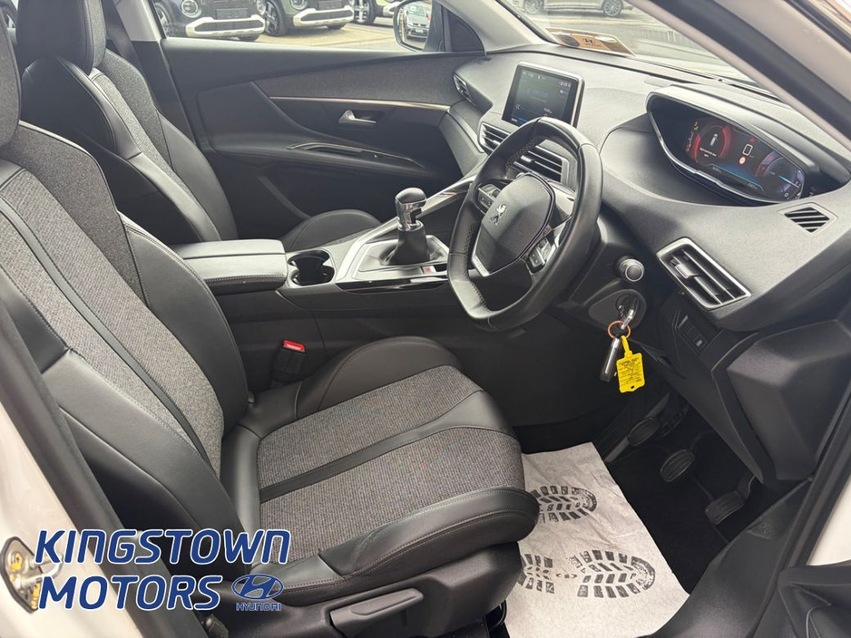 2019 Peugeot 3008 - image 5