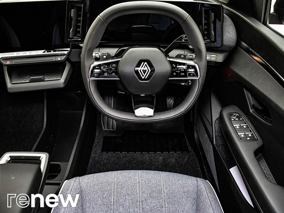 2023 Renault Megane E-Tech - image 32