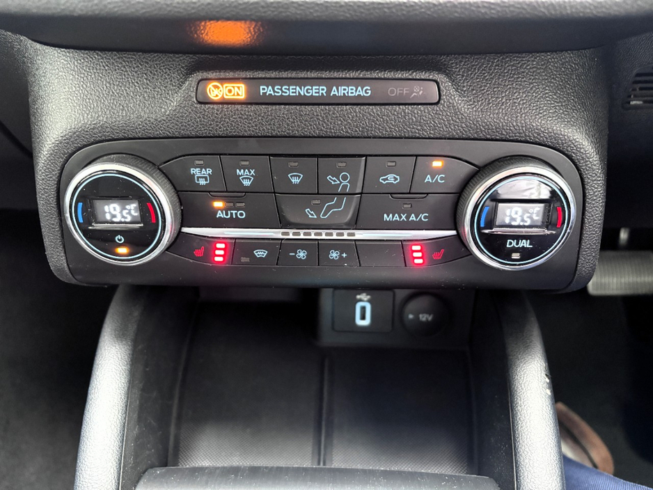 2019 Ford Focus - image 11