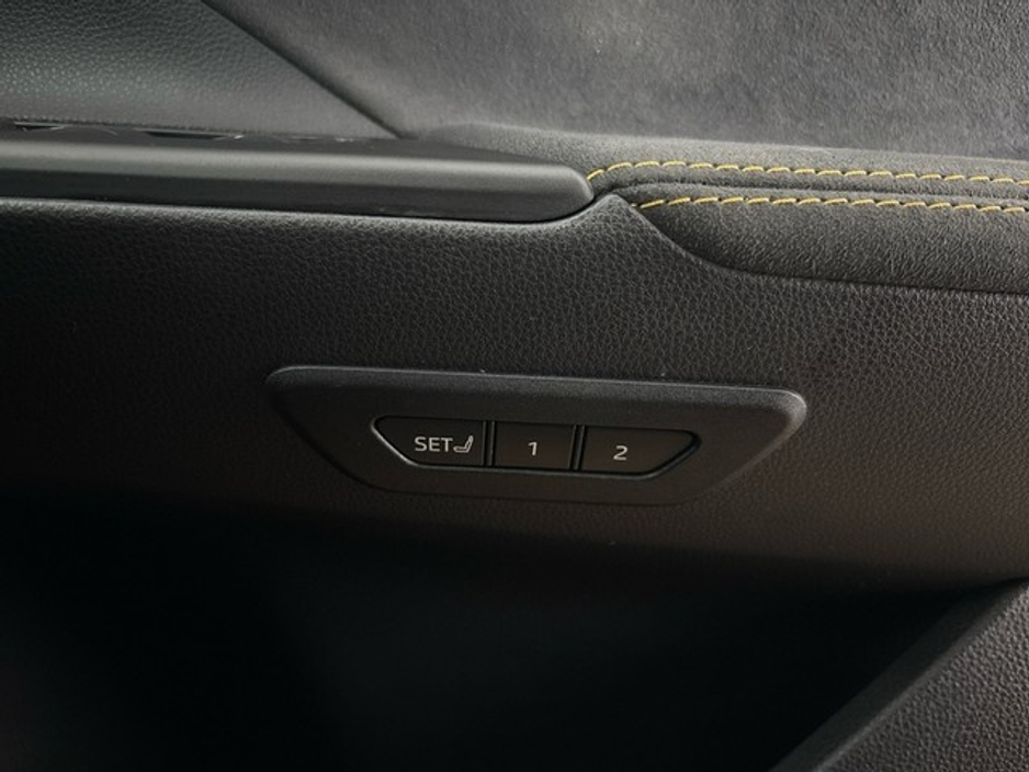 2024 Toyota C-HR 2.0 HYBRID PREMIERE EDITION €37,950