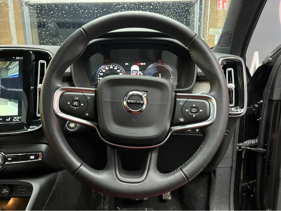 2020 Volvo XC40 €30950 2020 VOLVO XC40 RECHARGE PLUG-IN HYBRID T5 1.5 AUTOMATIC / CRUISE CONTROL / 360° PARKING CAMERA / ELECTRIC MEMORY & HEATED SEATS / HEATED STEERING WHEEL / PANORAMIC SUNROOF / HEATED REAR SEATS €30,950