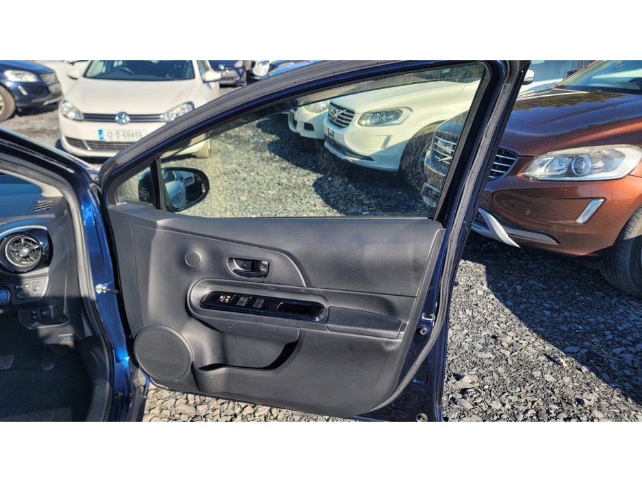 2019 Toyota Aqua - image 10